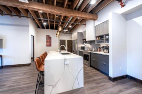 Historic Downtown Loft with King Bed and Wifi
